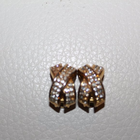 VINTAGE SIGNED CHRISTIAN DIOR GOLD TONE CLEAR RHINESTONE EARRINGS - Picture 4 of 7